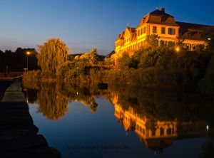 Rotes-Schloss,-Blaue-Stunde.jpg